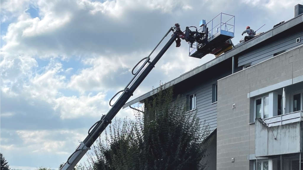 2023_11_06_Arbeit_Dach_Hubarbeitsbuehne